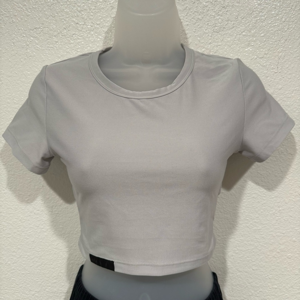 alphalete grey workout athletic yoga gym running short sleeve crop t shirt top